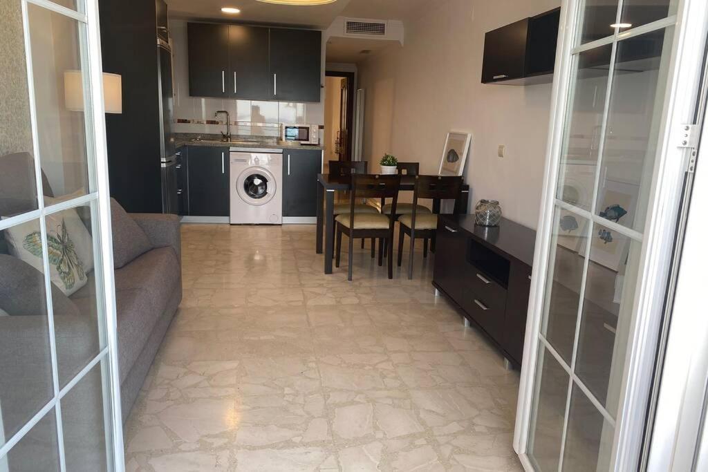 Maravilloso Apartamento En Primera Linea De Playa Con Vistas Al Mar En Caleta De Velez 2 D Экстерьер фото