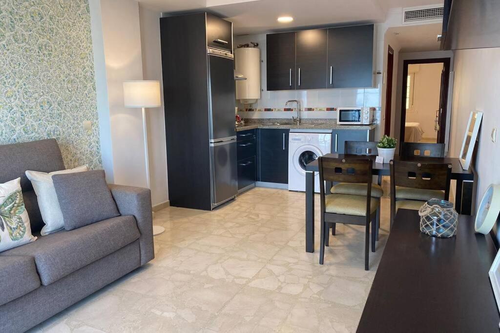 Maravilloso Apartamento En Primera Linea De Playa Con Vistas Al Mar En Caleta De Velez 2 D Экстерьер фото