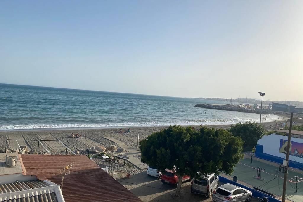 Maravilloso Apartamento En Primera Linea De Playa Con Vistas Al Mar En Caleta De Velez 2 D Экстерьер фото