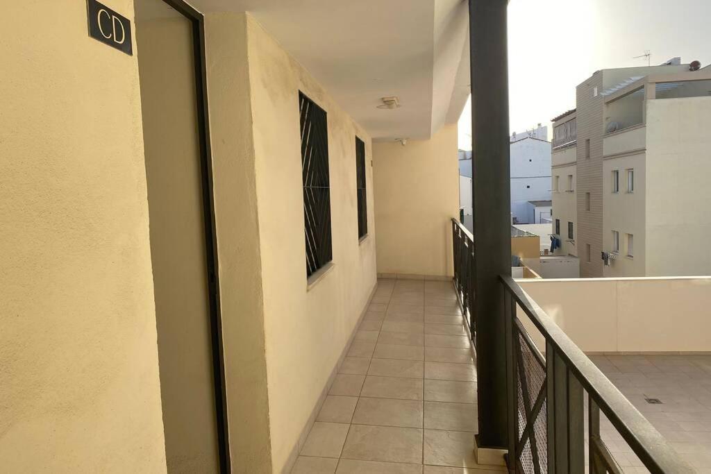Maravilloso Apartamento En Primera Linea De Playa Con Vistas Al Mar En Caleta De Velez 2 D Экстерьер фото