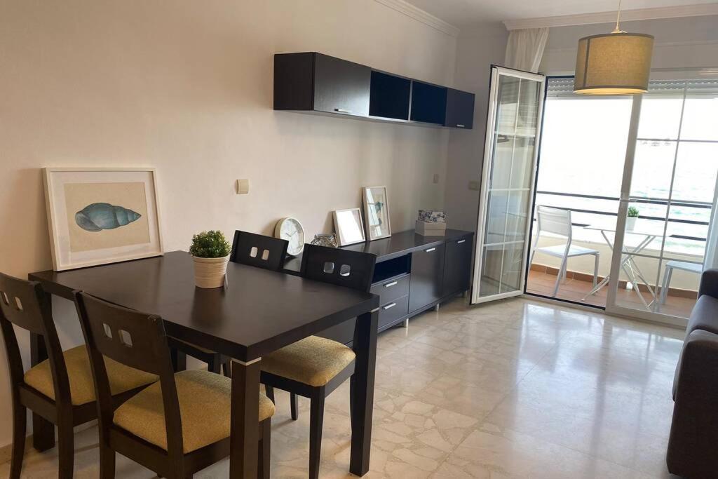 Maravilloso Apartamento En Primera Linea De Playa Con Vistas Al Mar En Caleta De Velez 2 D Экстерьер фото
