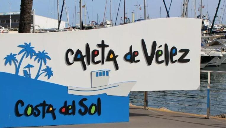 Maravilloso Apartamento En Primera Linea De Playa Con Vistas Al Mar En Caleta De Velez 2 D Экстерьер фото