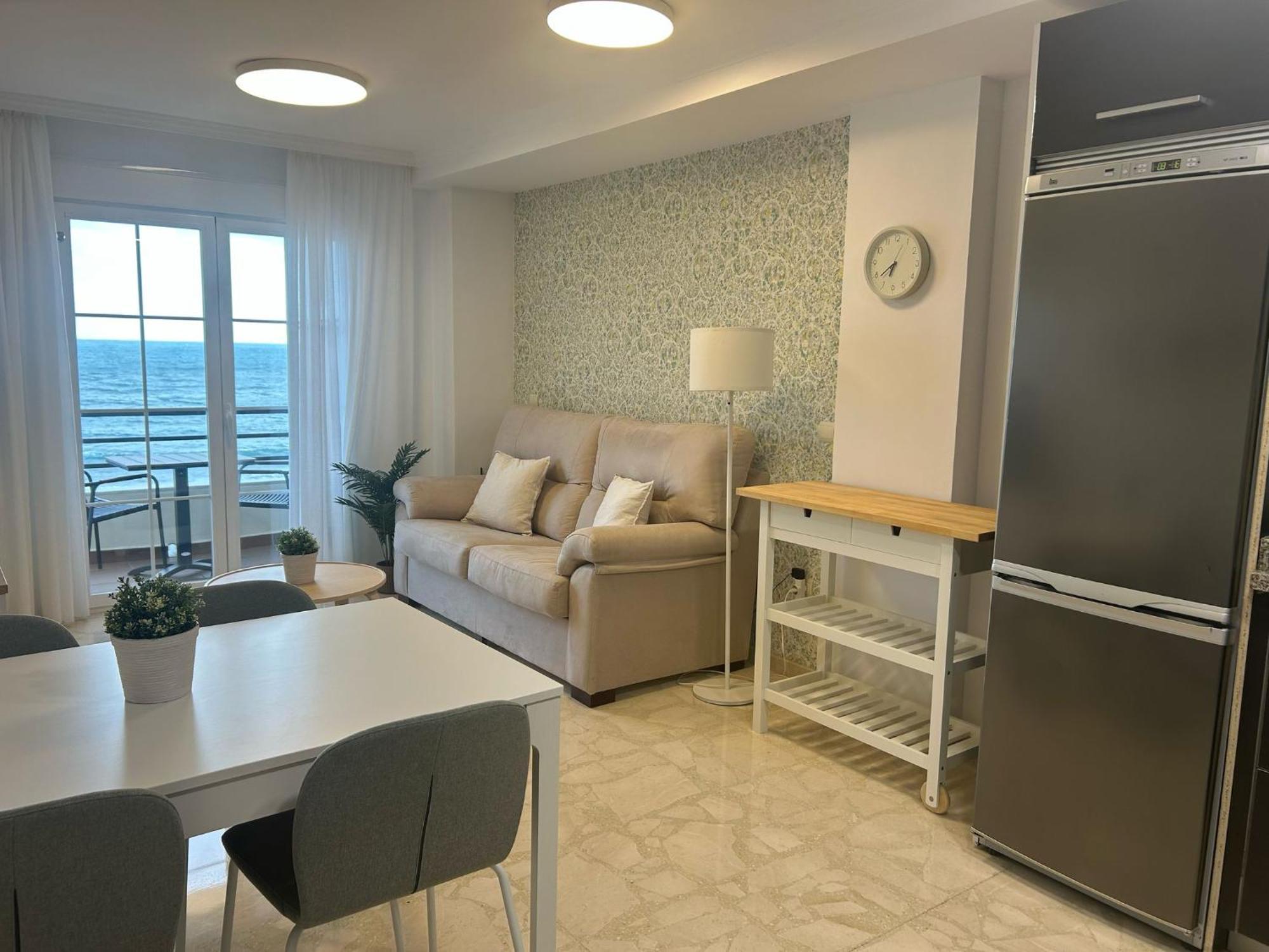 Maravilloso Apartamento En Primera Linea De Playa Con Vistas Al Mar En Caleta De Velez 2 D Экстерьер фото