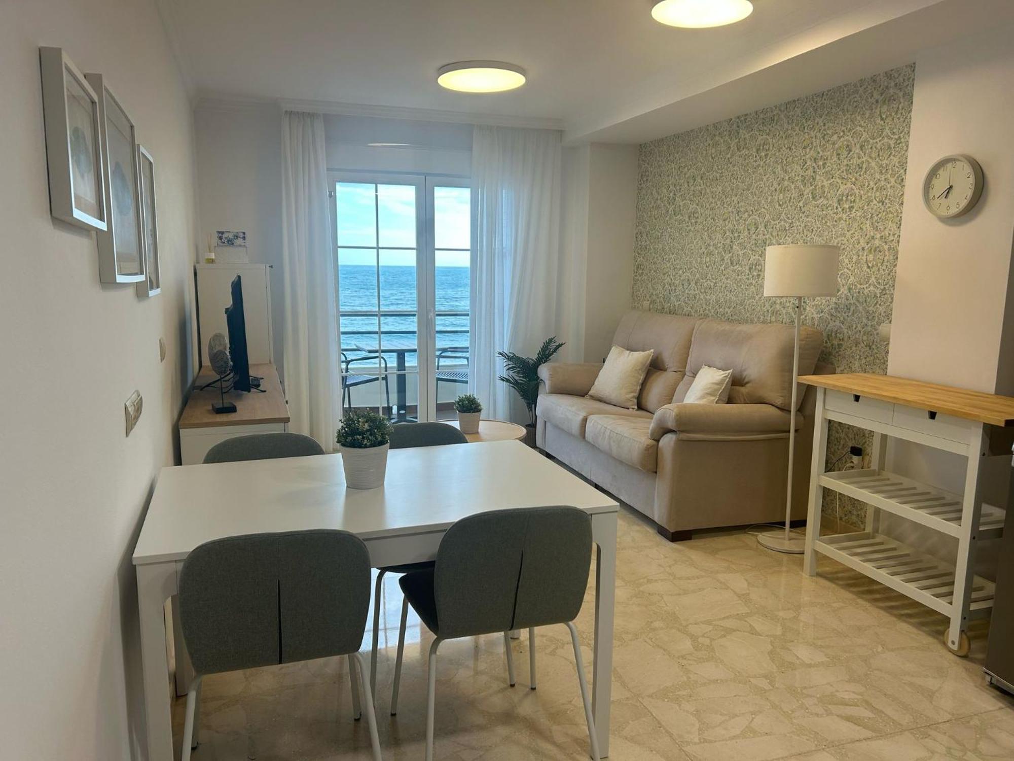 Maravilloso Apartamento En Primera Linea De Playa Con Vistas Al Mar En Caleta De Velez 2 D Экстерьер фото